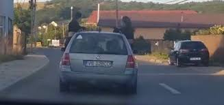 VIDEO: Polițiștii nu s-au lăsat până nu le-au găsit pe fete. Șoferul, 21 de ani, a avut cel mai mult de suferit: i-au luat și permisul, l-au lăsat și fără certificat