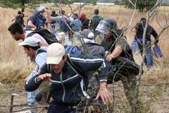 Zeci de mii de miganti vor sa intre in Europa: Liderii UE se duc marti la frontiera greco-turca, ministrii de Interne se reunesc de urgenta