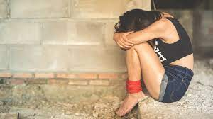 Două adolescente, forțate să se prostitueze la Bacău și Suceava