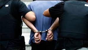 Reţinut de poliţişti după ce s-a urcat beat la volan şi şi-a ameninţat concubina că o va agresa