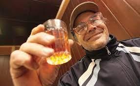Un român bea anual 11 litri de alcool pur