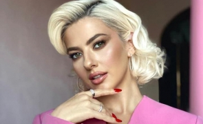 Cântăreaţa Lidia Buble, sancţionată cu o amendă de 990 de lei şi cu suspendarea permisului de conducere, pentru neacordare de prioritate