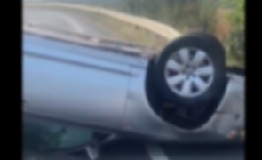 Accident provocat de un șofer de de 90 de ani: Mașina în care se afla s-a răsturnat