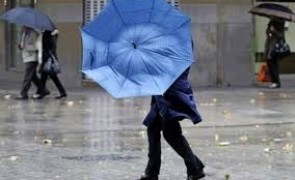 Meteorologii anunţă vreme rea, până marţi dimineaţă – Averse, descărcări electrice şi vânt puternic 