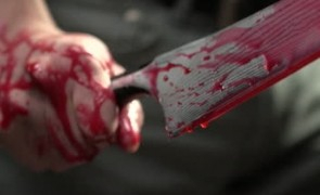 Crimă Botoșani. Un bărbat și-a ucis fratele geamăn, după ce ar fi băut dintr-o sticlă de diluant