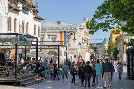 Viața pe muchie de card. Iluzia unui trai normal: ce nu se vede în clasa de mijloc din Iași