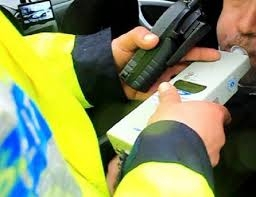 Şofer ambiţios! 24 de ore în arest după ce a fost  prins băut la volan și cu permis suspendat