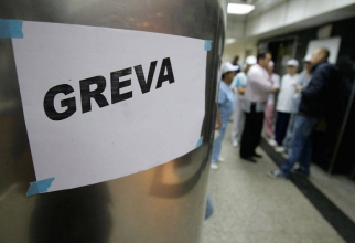 Greva profesorilor nu e doar despre bani. Problemele cu care dascălii se luptă și pe care Guvernul nu le vede