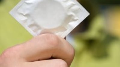 Adolescenții refuză să folosească prezervative