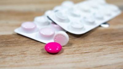 Pericol pentru pacienții din România: Paracetamolul și metforminul riscă să fie retrase de pe piață