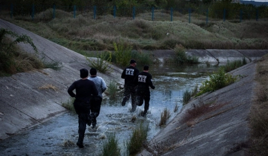 Doi poliţişti au fost linşaţi de un grup de săteni, la Mironeasa!