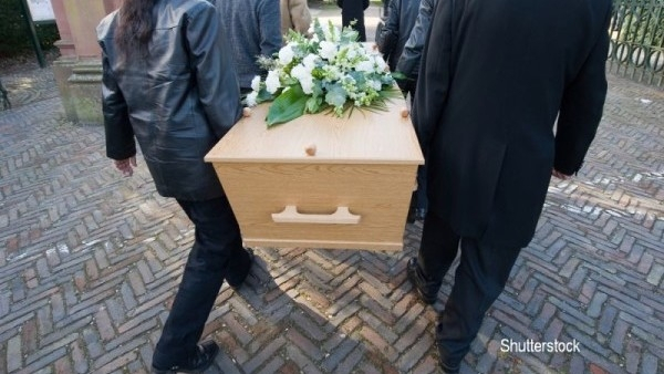 Vera si-a inscenat propria inmormantare ca sa vada cine o iubeste