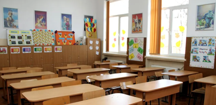 Elevii din 13 școli și licee din Botoșani vor învăța în alte spații decât cele ale lor