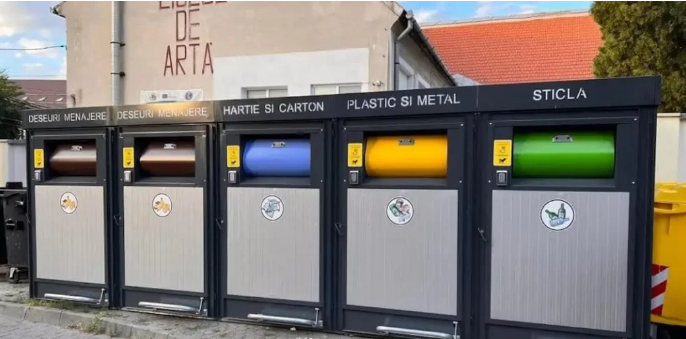 La Vaslui, primele insule ecologice cu acces pe bază de card stârnesc nemulțumiri printre locatari
