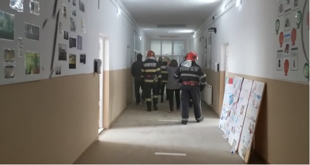 Foc la o școală din Botoșani. 600 de elevi au fost evacuați