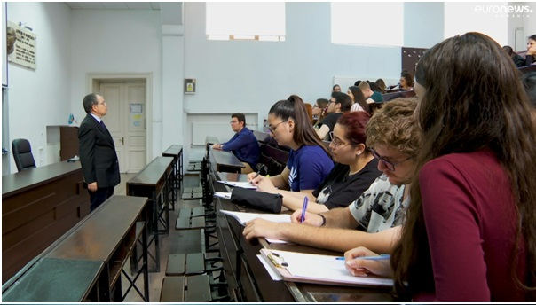 Criterii discriminatorii pentru bursele sociale studențești
