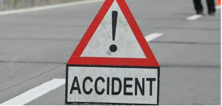 Accident grav la Neamț. Un șofer beat a intrat într-un stâlp