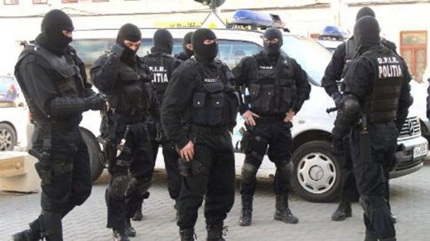 VESTE BOMBĂ! Ofițeri de poliție reținuți pentru corupție. Află ce legătură aveau cu Vasluiul