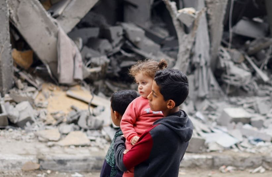 Atac asupra unui centru de vaccinare din Gaza. Patru copii au fost răniți