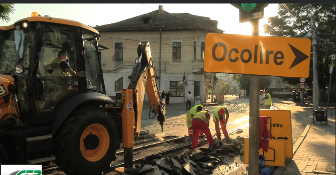 Cuza Vodă, în plin șantier. Oameni grăbiți, vitrine mai vii ca oricând
