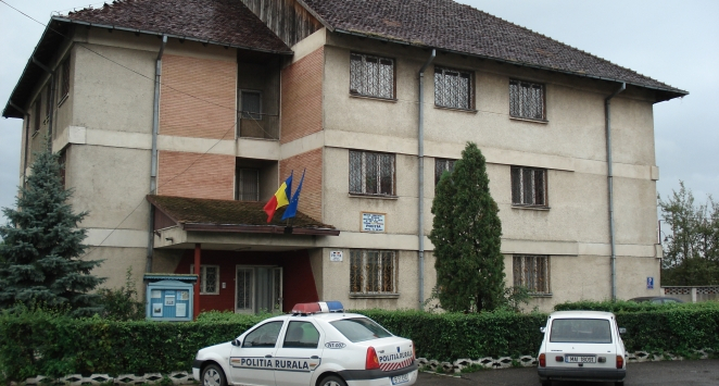  Un pensionar cherchelit a rănit o fată pe trecerea de pietoni, apoi a fugit
