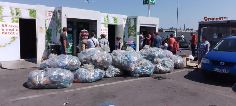 Cozile de la punctele de colectare, motiv de descurajare pentru reciclare!