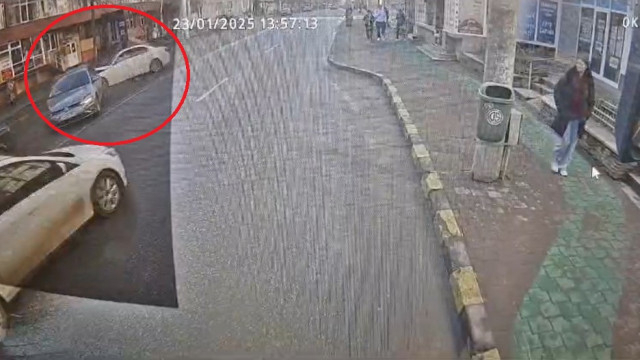  Momentul în care un BMW se înfige într-un VW, pe care îl aruncă apoi într-un autobuz, pe contrasens. Accidentul, a avut loc in Suceava