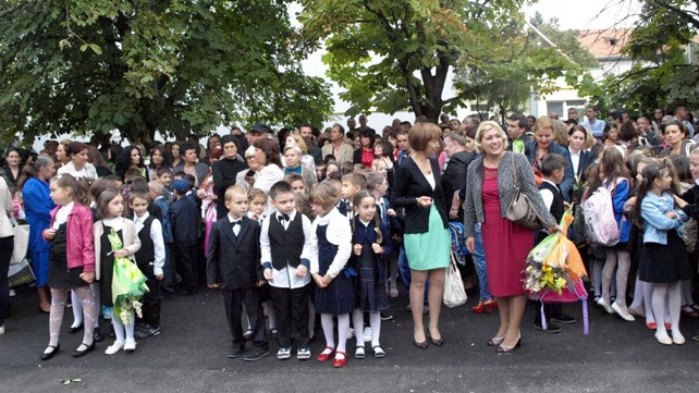 Se schimbă regulile privind uniformele școlare! Ministrul Educației a făcut anunțul pentru elevi, profesori și părinți