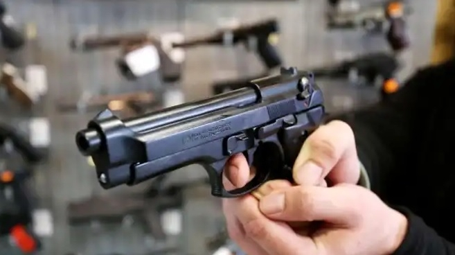   Dosare penale pentru doi posesori de arme