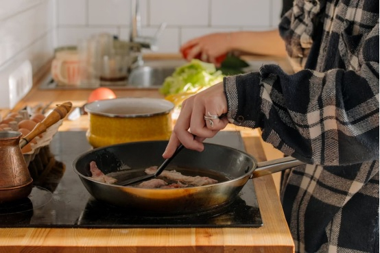 Avantajele unei plite incorporabile: de ce merită să o incluzi în bucătăria ta