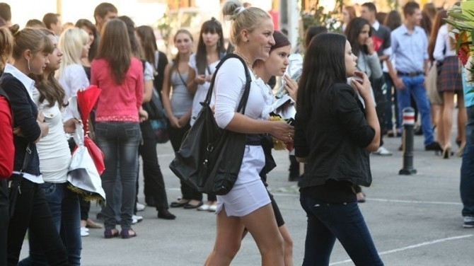 Transport local gratuit pentru elevi tot anul, naveta, decontată în perioada anului școlar / Și studenții vor avea gratuitate la metrou și la călătoriile cu trenul