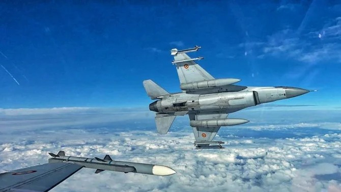 De data aceasta traseul dronei ruse nu lasă urmă de îndoială: Rusia a țintit deliberat spațiul României. Destabilizarea României, în prag de alegeri?