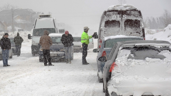 Alertă meteo de ninsori viscolite, ger și polei. HARTA zonelor vizate de coduri galbene