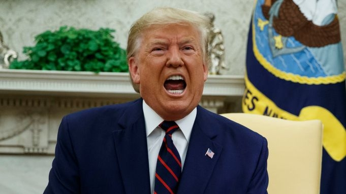 Trump și-a DONAT salariul pentru a proteja americanii de Coronavirus
