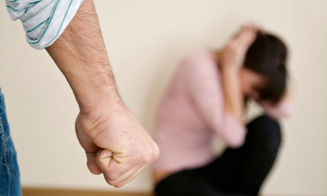 Un bărbat din Vaslui a fost arestat,  după ce şi-a bătut fără milă soția