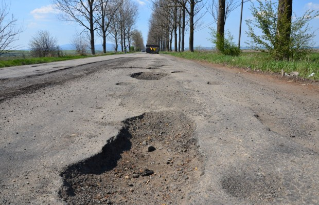  40 de milioane de lei pentru refacerea drumului dintre Onești și Adjud
