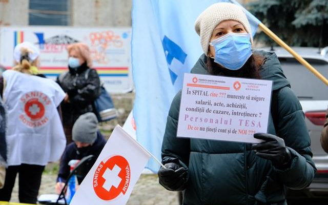 Sindicaliștii de la Sanitas Botoșani au blocat Piaţa Revoluţiei. Ei cer majorarea salariilor