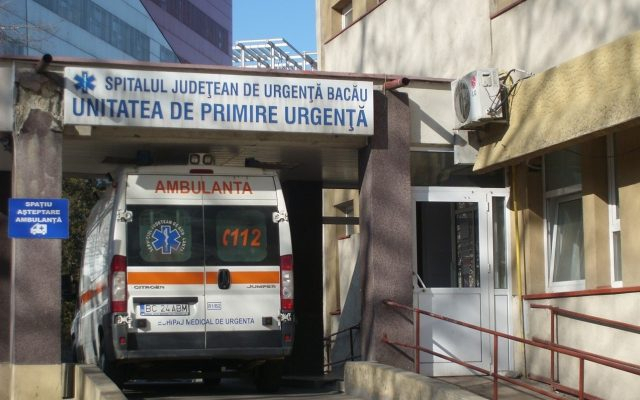  Scandal la Spitalul Județean Bacău. Pacienți dați afară de medici