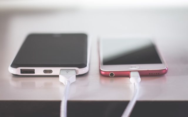 UE pregătește un încărcător universal care poate fi folosit indiferent de marca telefonului