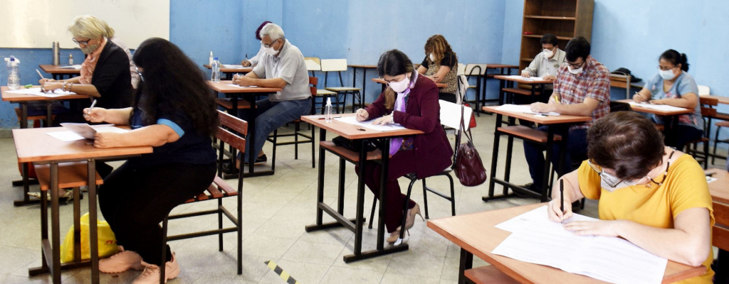  Doar 65 de cadre didactice din Bacău au luat note de trecere la examenul de director!