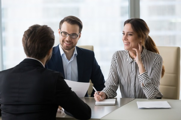Ce oferă angajatorii la interviu și cum s-au îmbunătățit ofertele în ultimii ani în România