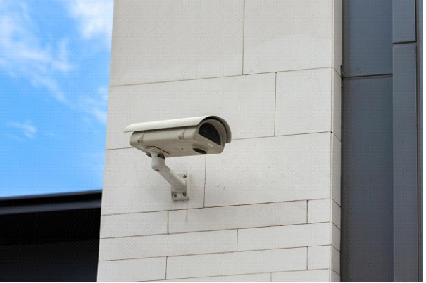 Securitatea personală: Cum să alegi un sistem de supraveghere adaptat nevoilor tale