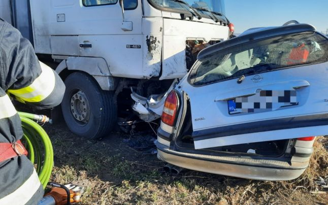Tragedie rutieră în judeţul Bacău.Trei oameni au murit