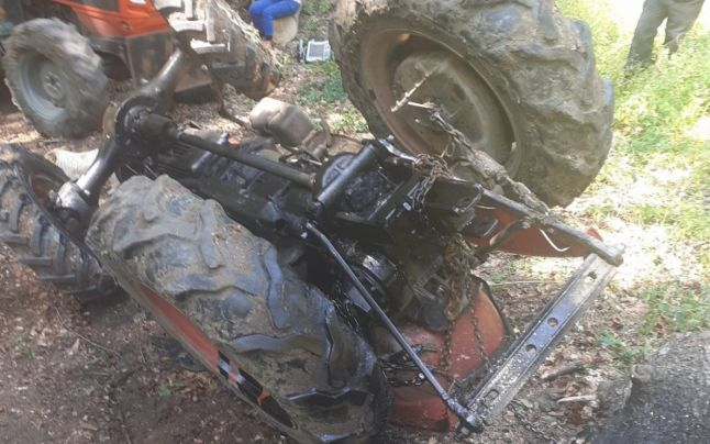  Bărbat strivit de tractor, la Onești