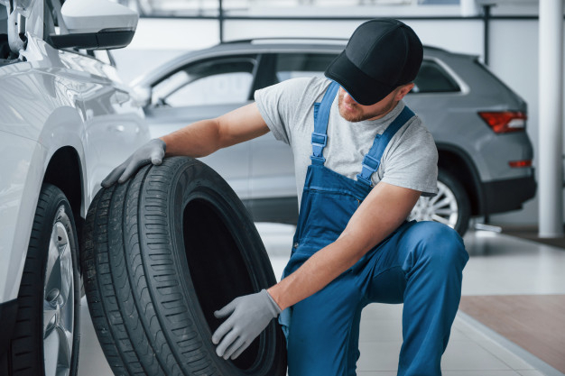 Cine domină piața all season? Comparând performanța anvelopelor Kumho cu alte branduri consacrate