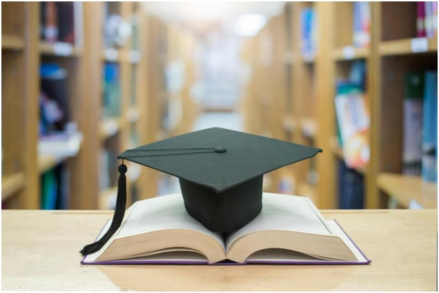  Burse de studii în străinătate de cel puțin 1.000 de euro lunar, pentru studenții ieșeni