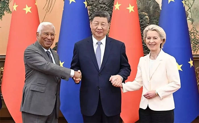 Adrian Onciu: Serenadă jalnică sub balconul lui Xi Jinping