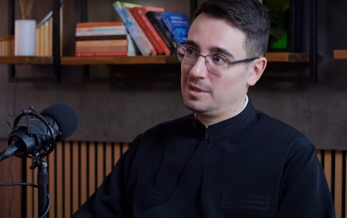 Pr. Adrian Agachi, purtătorul de cuvânt al Patriarhiei Române combate motivațiile celor care vor, cu orice preț, educație sexuală în școli