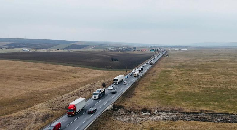 Încă doi ani de trafic infernal la intrarea în Podu Iloaiei!