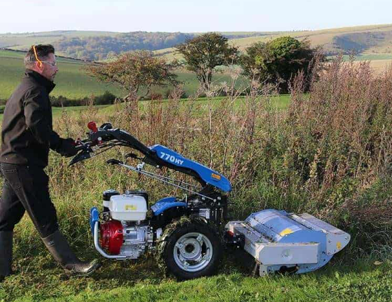 Tehnologia modernă în agricultură: Echipamente care îți pot transforma ferma în 2025